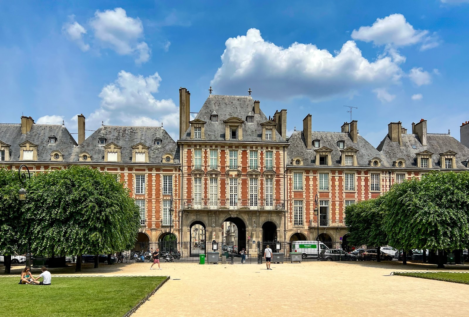 Amex Platinum 175K Point Historic Bonus Creates 6.3 CPP Value Through Fine Hotels Program: The $6,000 Spend Strategy That Delivers $1,100 in Hotel Credits