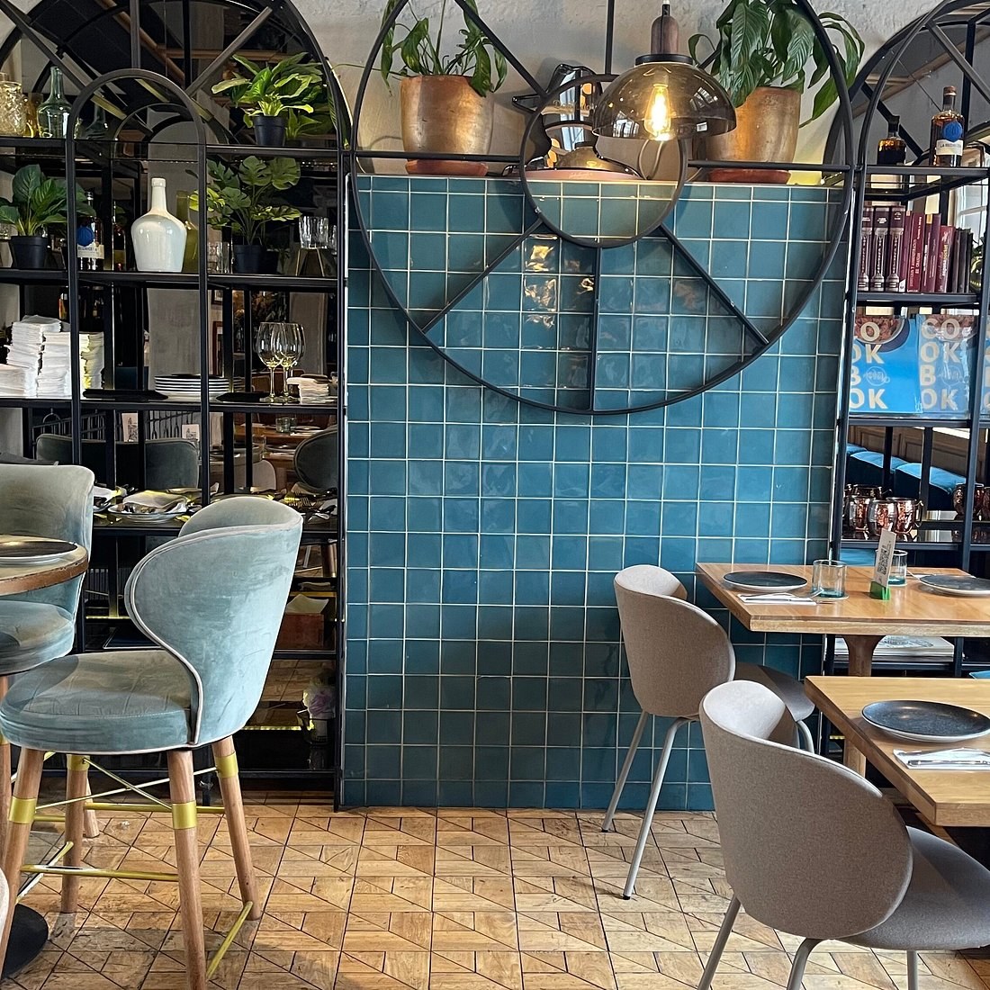 La Pinta Neighborhood Food Tour