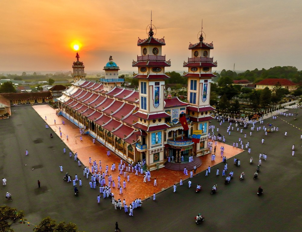 Cao Dai Holy See Temple Tour