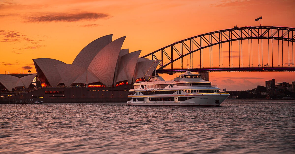 Sydney Harbour Lunch or Dinner Cruise