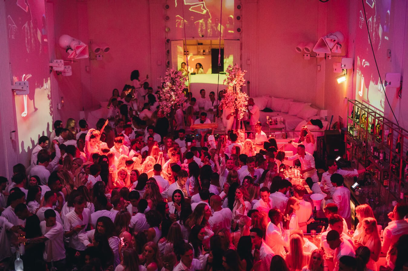 Supperclub Amsterdam: Immersive Dinner Theater Experience