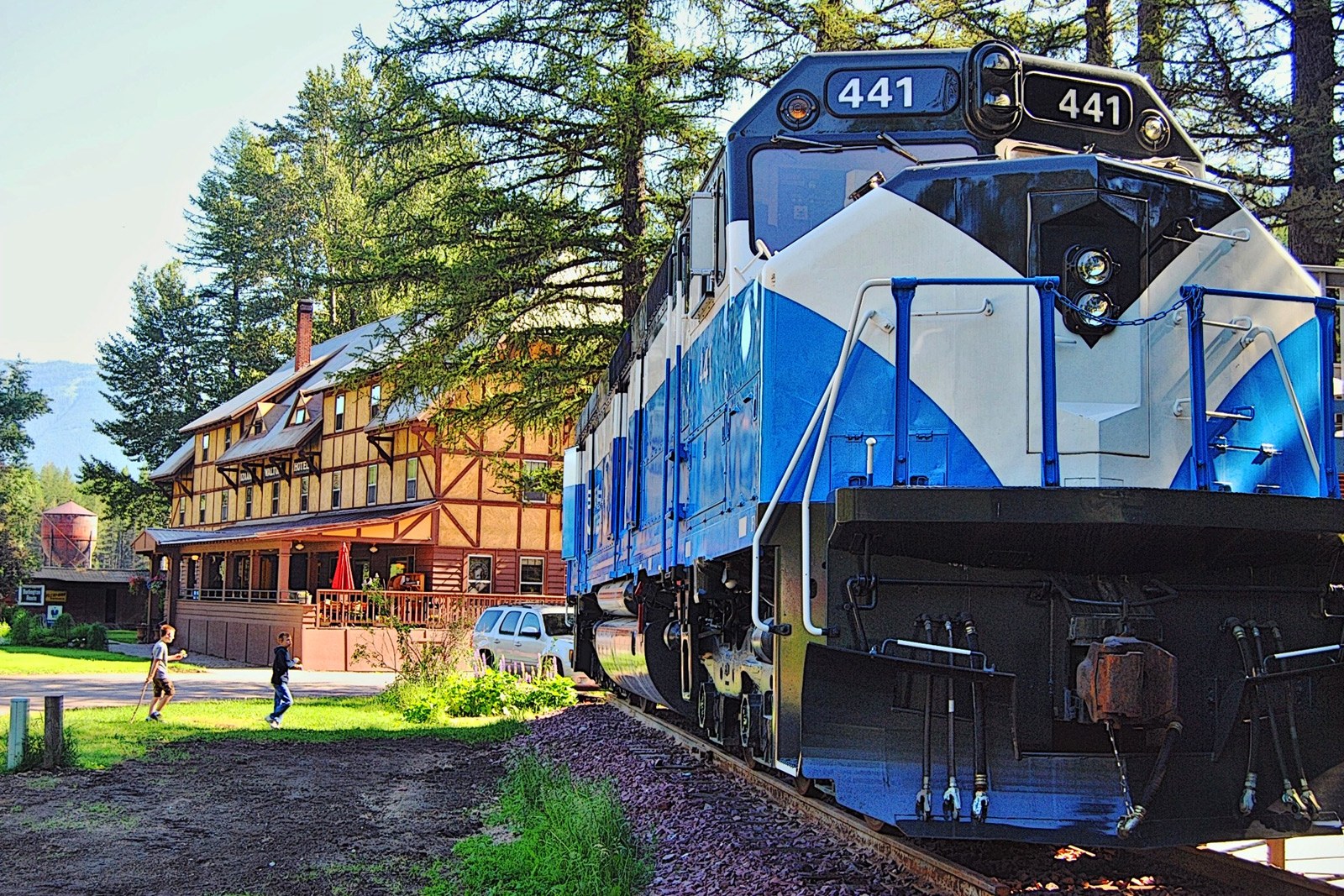 Izaak Walton Inn - Historic Railroad Heritage Stay & Dinner