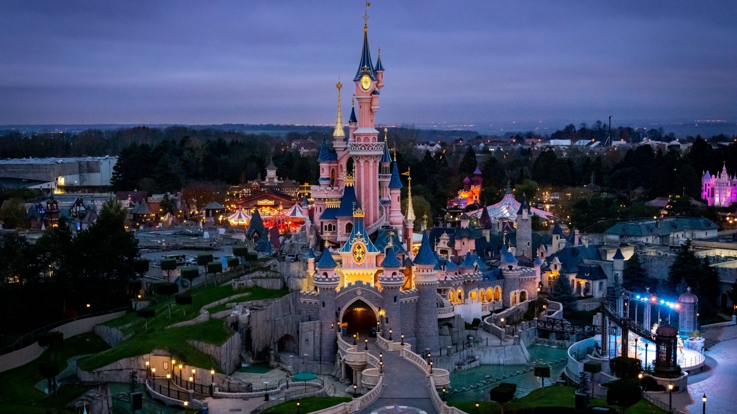Disneyland Paris (Sleeping Beauty Castle & Immersive Lands)