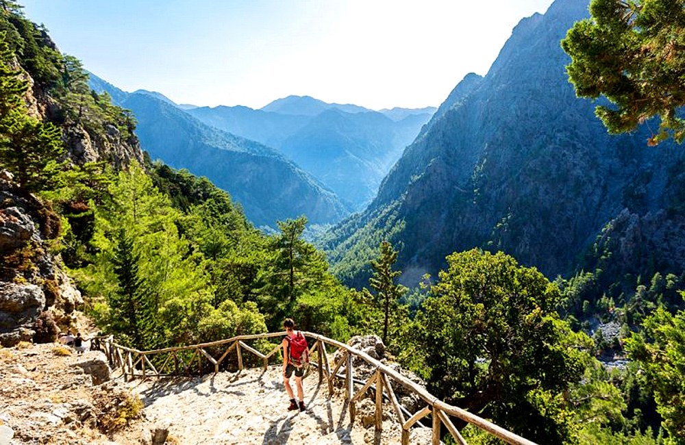 Stefanou Gorge Trek & Lamia Village