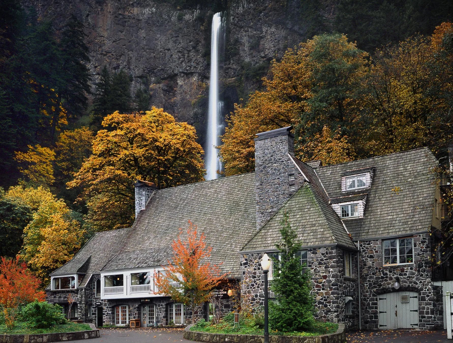Multnomah Falls Lodge