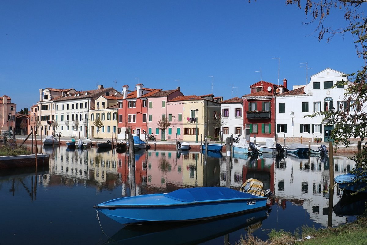Malamocco Harbor Walk & Local Bacari Crawl