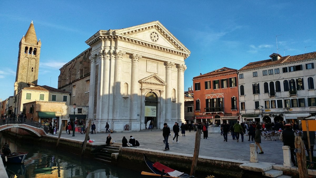Campo San Barnaba at Dusk – Street Musician Acoustic Sessions