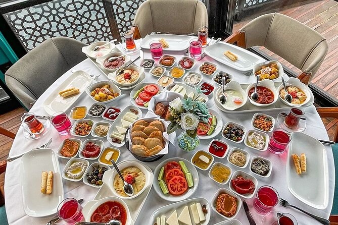 Turquoisefish Private Bosphorus Dawn Sail & Breakfast
