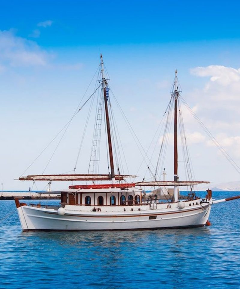 Rinia Island Boat Excursion & Shipwreck Snorkel