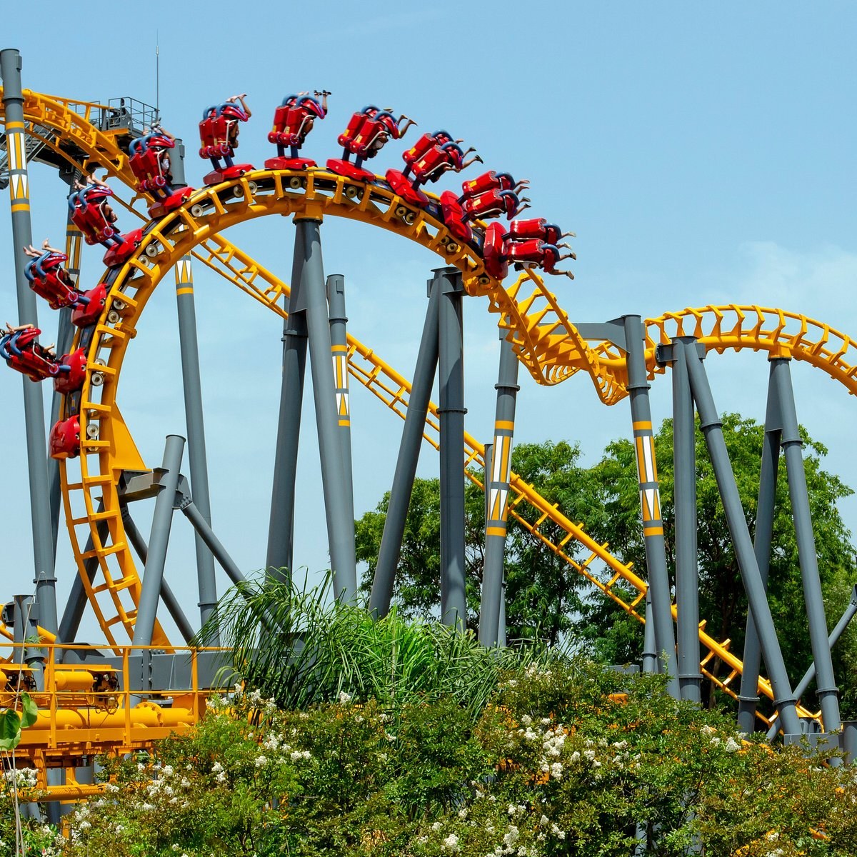 Isla Mágica Amusement Park - Skip & Focus on Hidden Performances