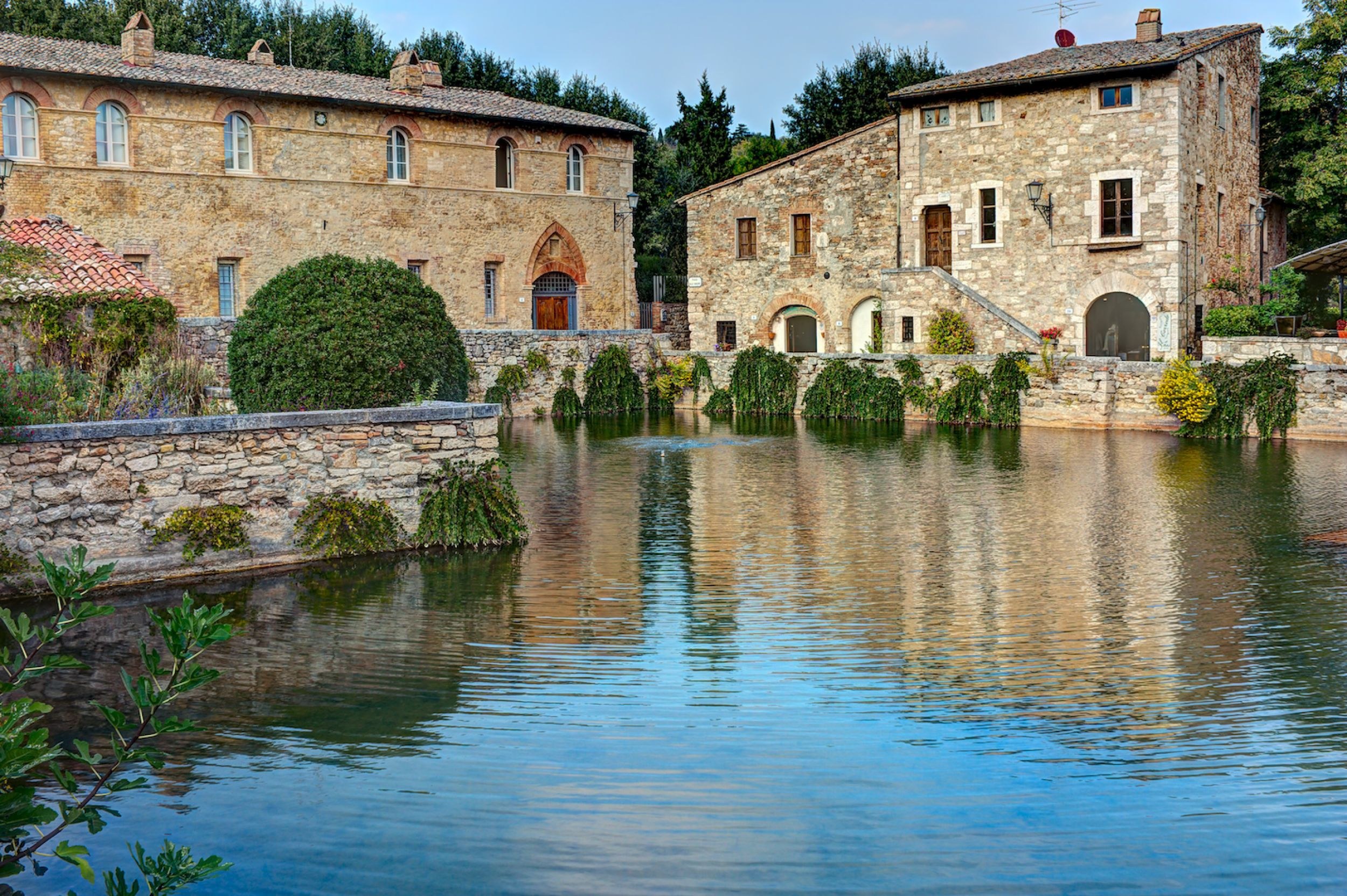 Bagni Vignoni - Natural Hot Springs & Medieval Piazza Spa