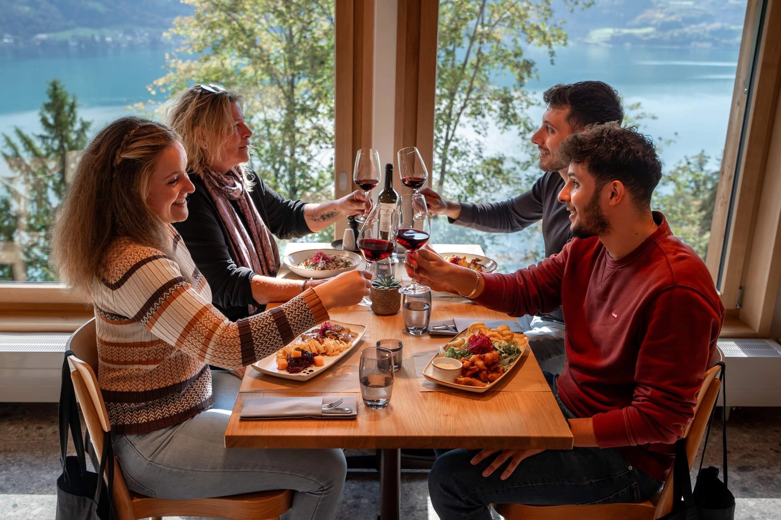 Hari's Steak House – Lake Thun Dining