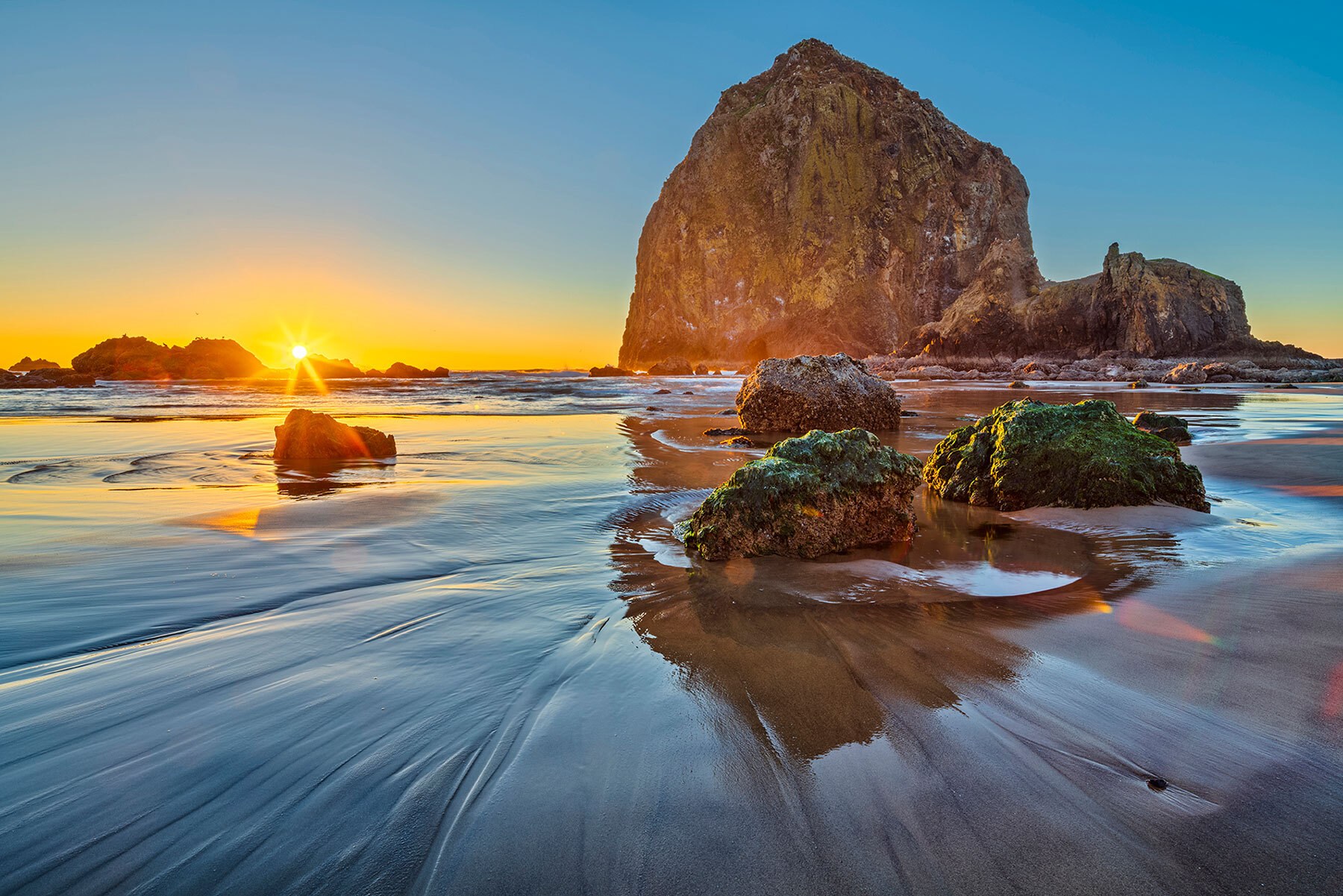 Cannon Beach's Haystack Rock & Puffins