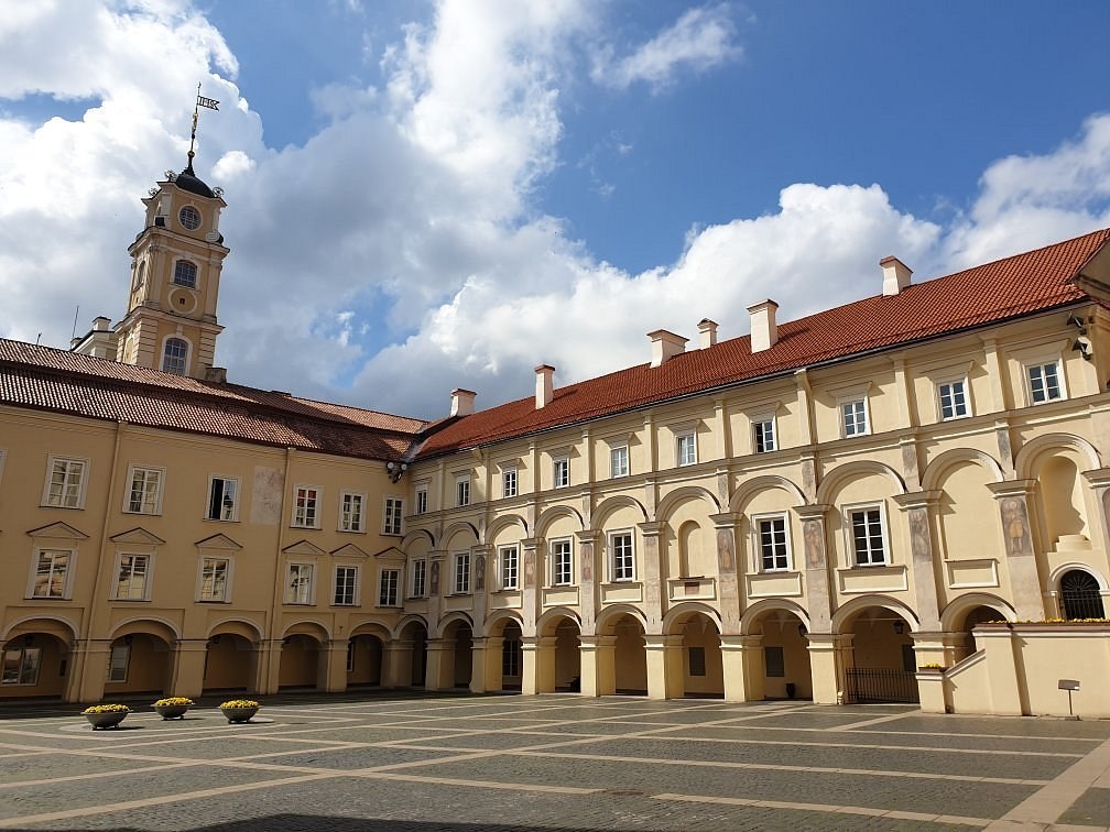Vilnius University Courtyard & Library Experience