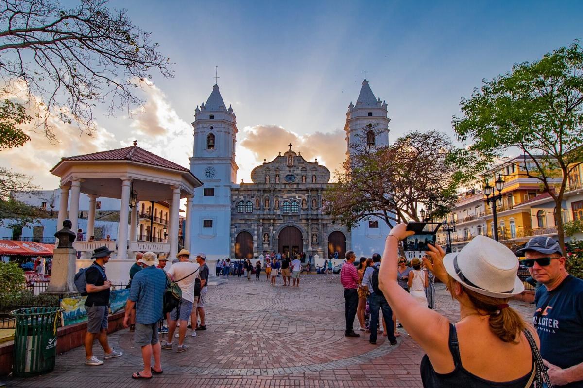 Antique Markets & Flea Fairs (Weekend Casco Viejo Hunt)