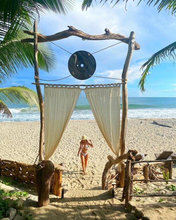 El Cerro (Beachfront Bohemian Hostel & Culture Hub)