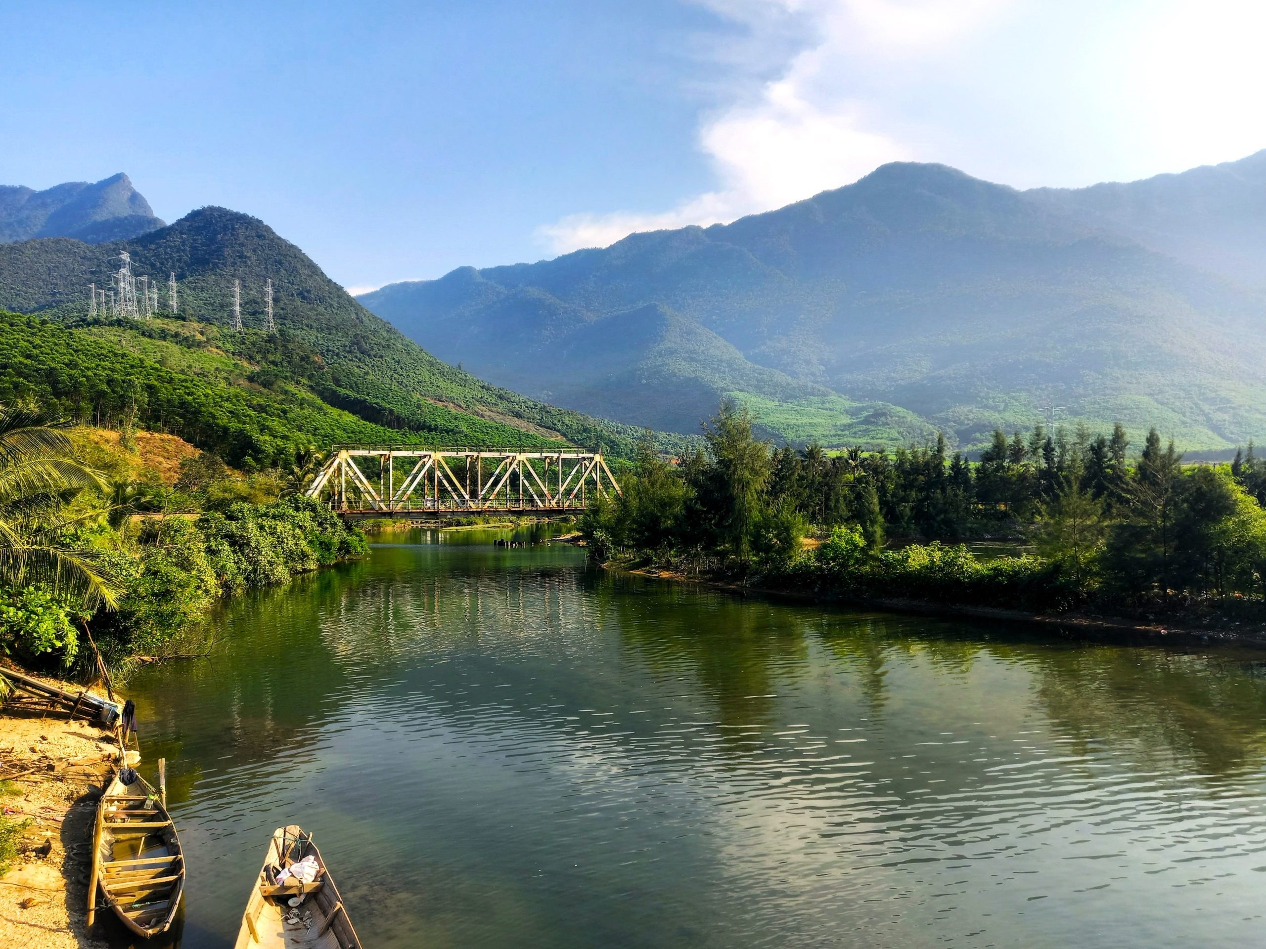 Hai Van Pass Historical Motorcycle Tour with War History Specialist