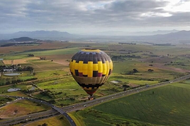 Franschhoek Valley Hot Air Balloon Sunrise (departing from regional hub)