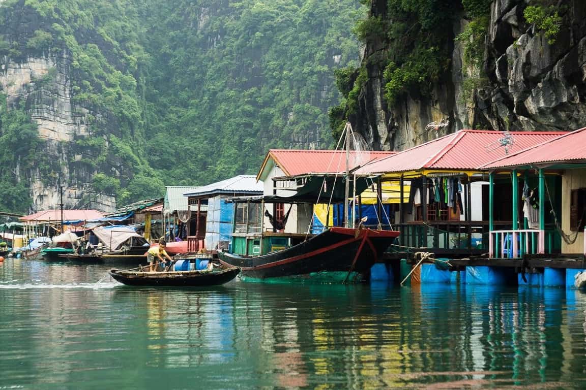 Cua Van Floating Village - Homestay Fishery Experience