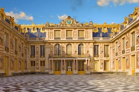 Versailles Palace with Sunrise Ticket & Trianon Estate