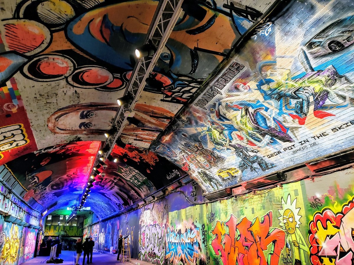Banksy's Mural Trail & Street Art Underground Tour