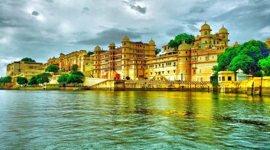 Private Lake Pichola Birdwatching Expedition