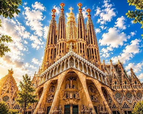 L'Eixample Modernist Walk with Expert Historian
