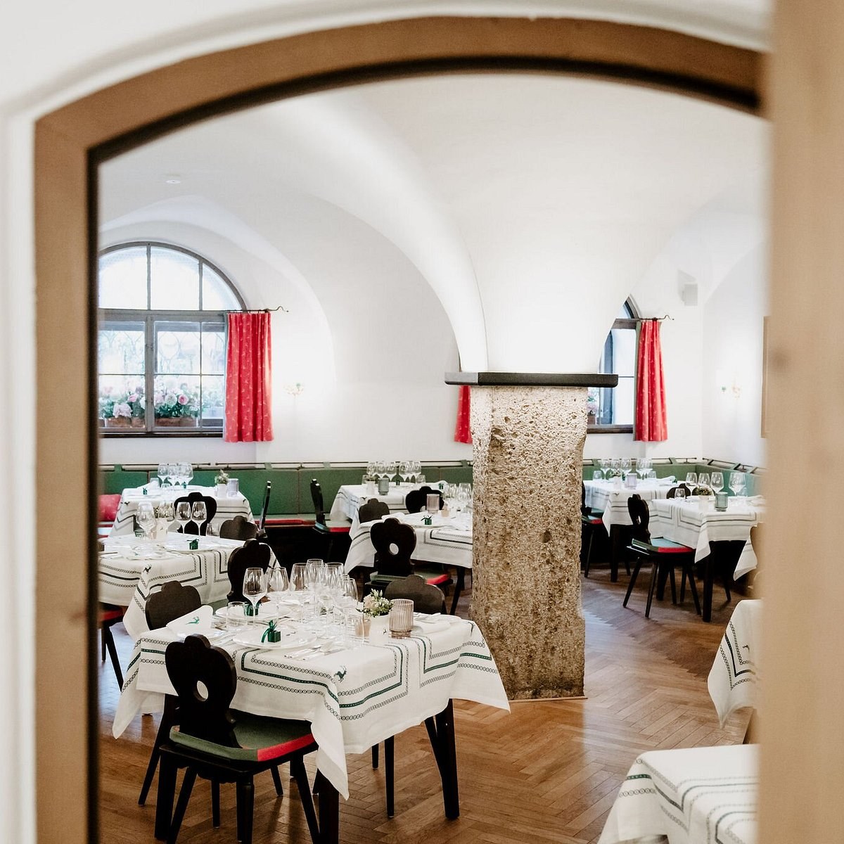 Goldener Hirsch - Fine Dining Salzburg Experience