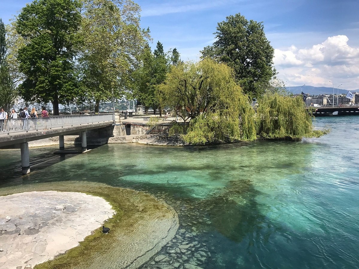 Rousseau Island (Île Jean-Jacques Rousseau)
