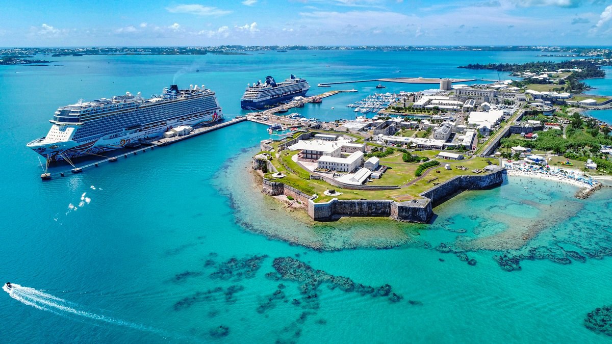 Bermuda Dockyard Segway Eco-Tour: Fortress & Waterfront