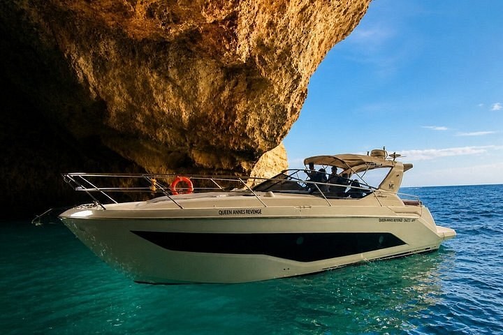 Private Yacht Coastal & Sea Cave Cruise
