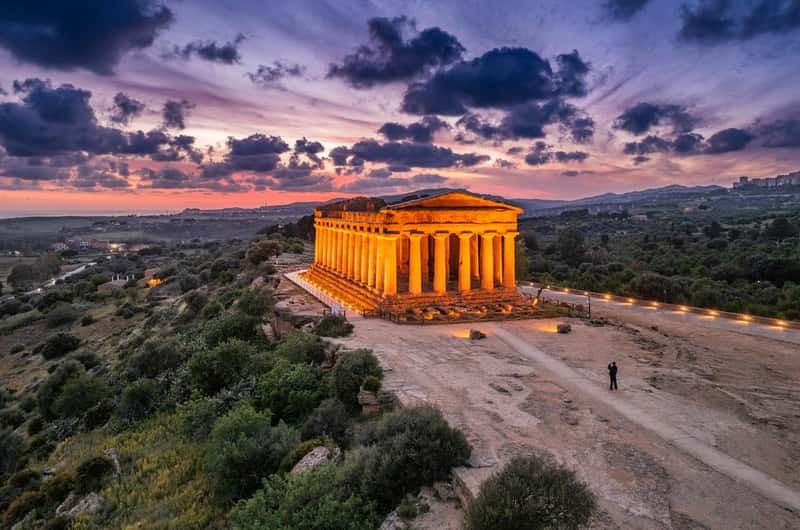 Valley of the Temples: Expert-Led Dawn Walk Through Magna Graecia