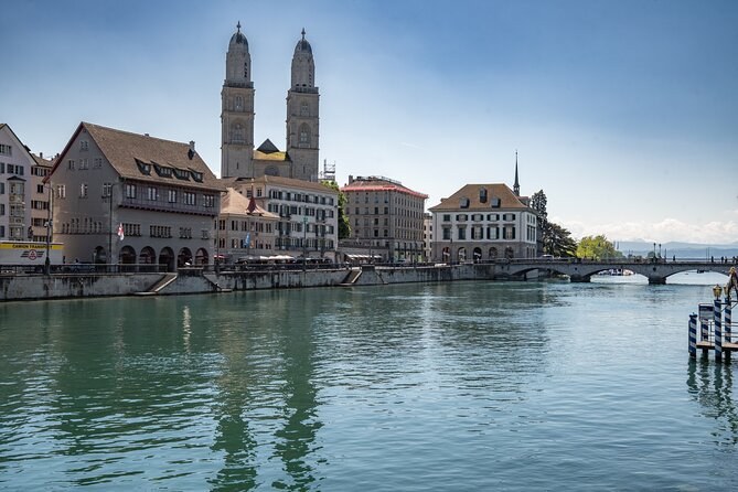 Old Town & Hidden Courtyards: Expert-Led Walking Tour