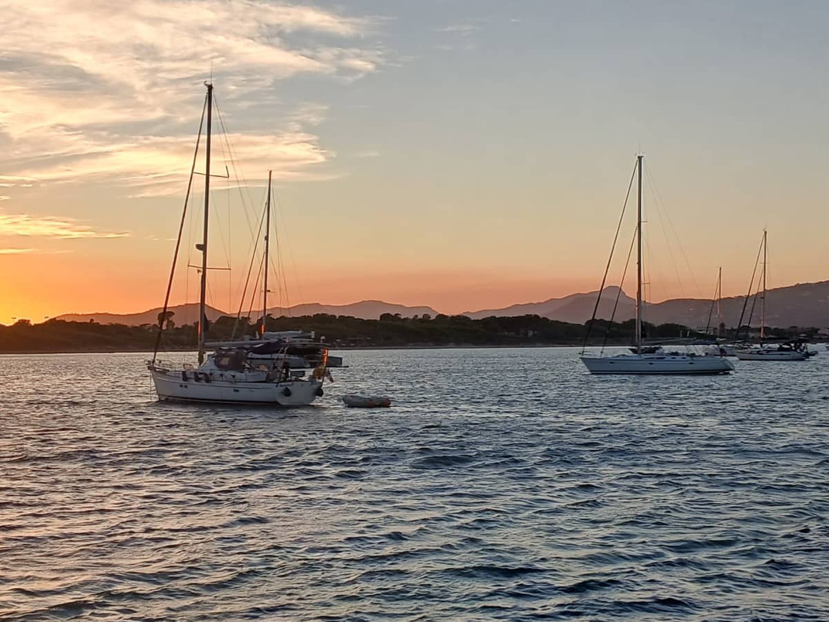 Private Sunrise Sailing & Hidden Coves of Hhehxh