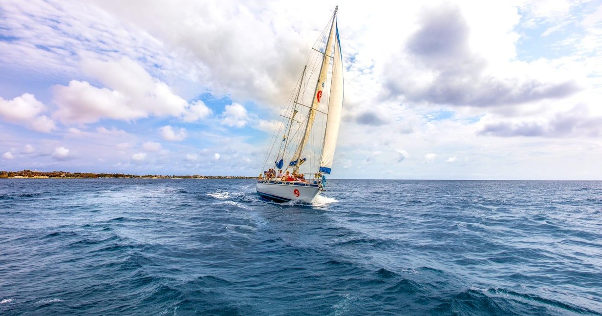Uhcibfc Coastline: Private Sail & Snorkel by Yacht