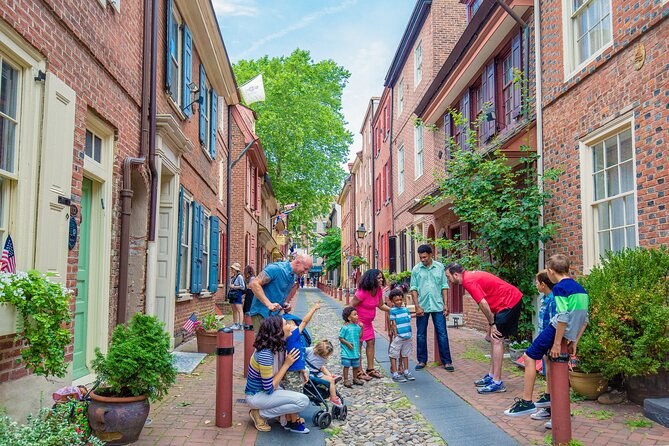 Old Town Uhcibfc: Expert-Led Architecture & History Walk