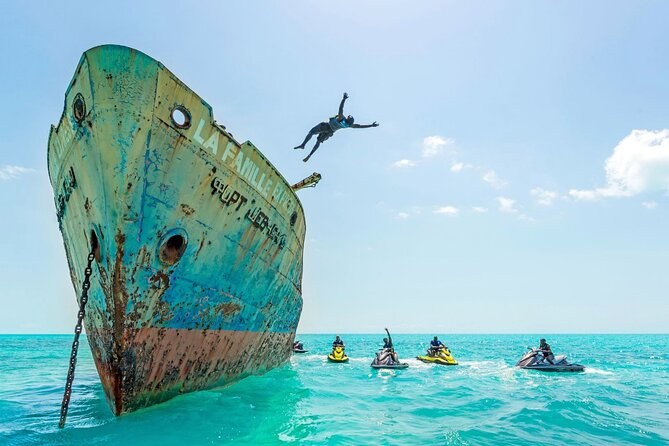 Ghost Freighter Wreck Snorkel, Grand Turk