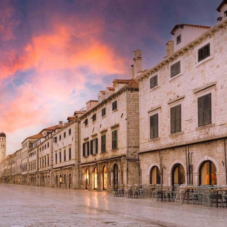 Private Sunrise Old Town & Hidden Courtyards Walk