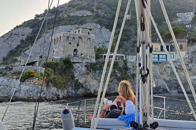 Small-Group Coastal Sailing & Hidden Coves Cruise