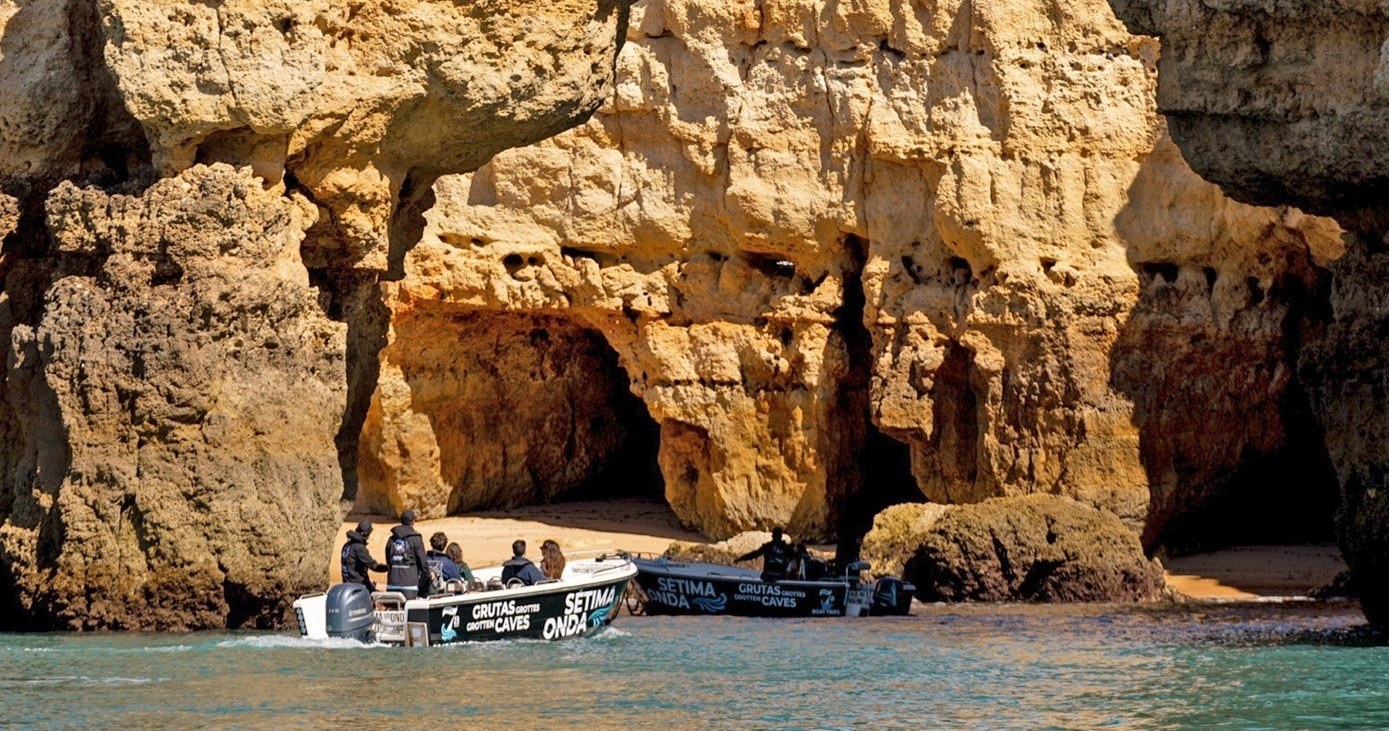 Private Sunrise Sailing & Hidden Coves Discovery