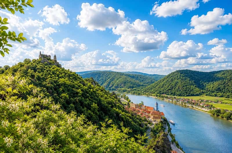 Dürnstein: Blue Abbey, Hilltop Castle & Village Wine Tasting