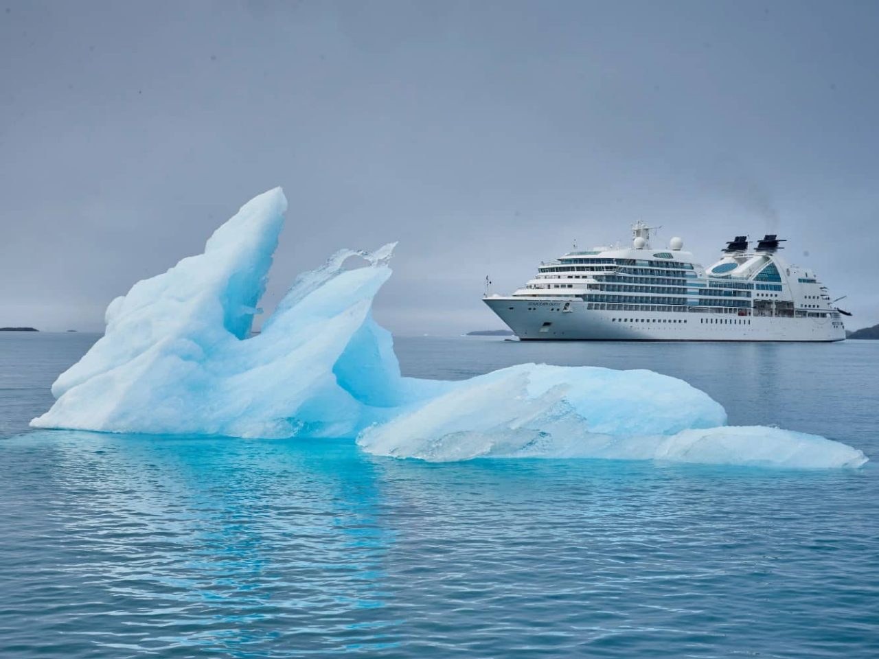 Private Zodiac Cruise: Arsuk Fjord Icebergs & Seabirds
