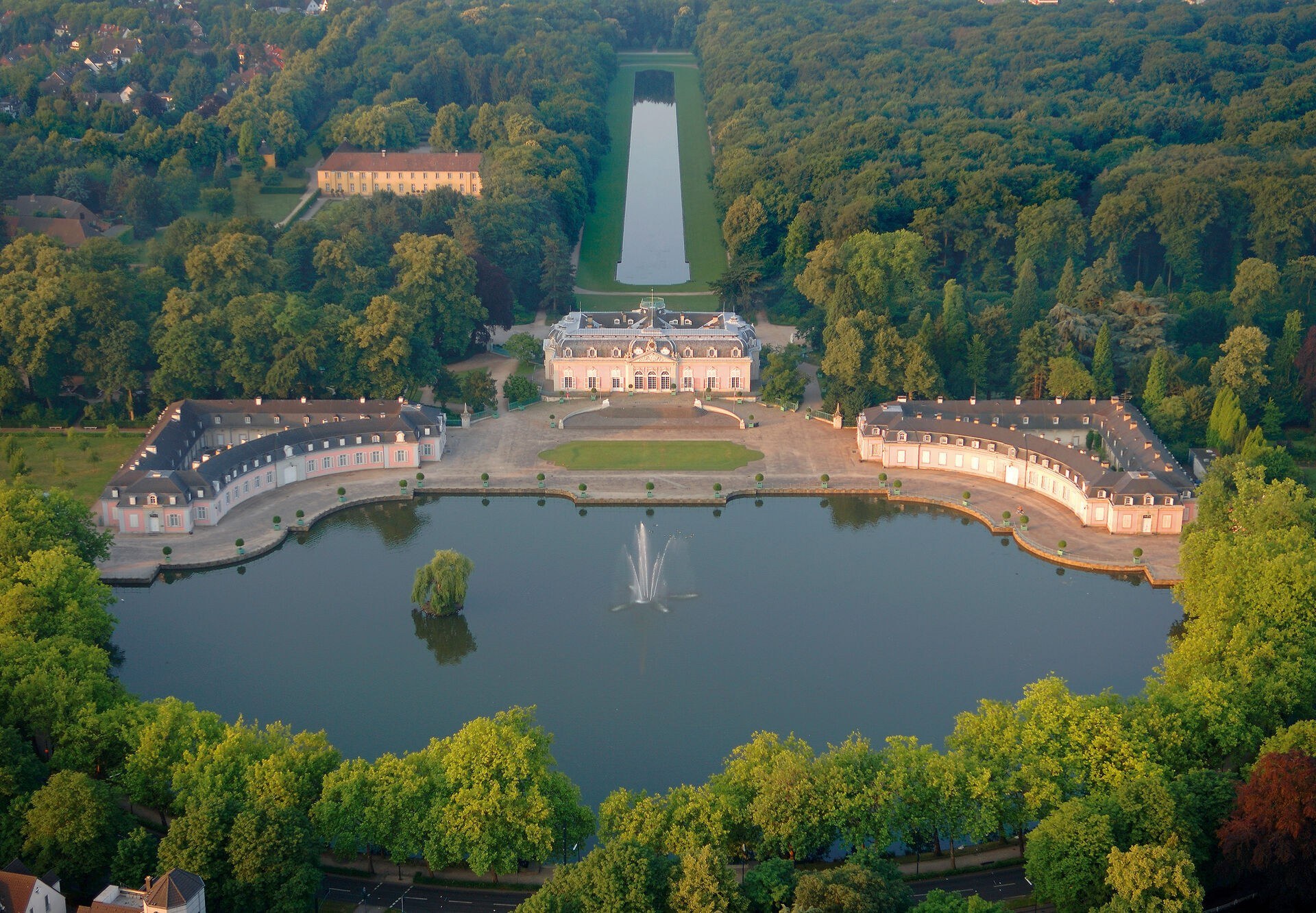 Schloss Benrath: Palace & Baroque Garden Private Guided Tour
