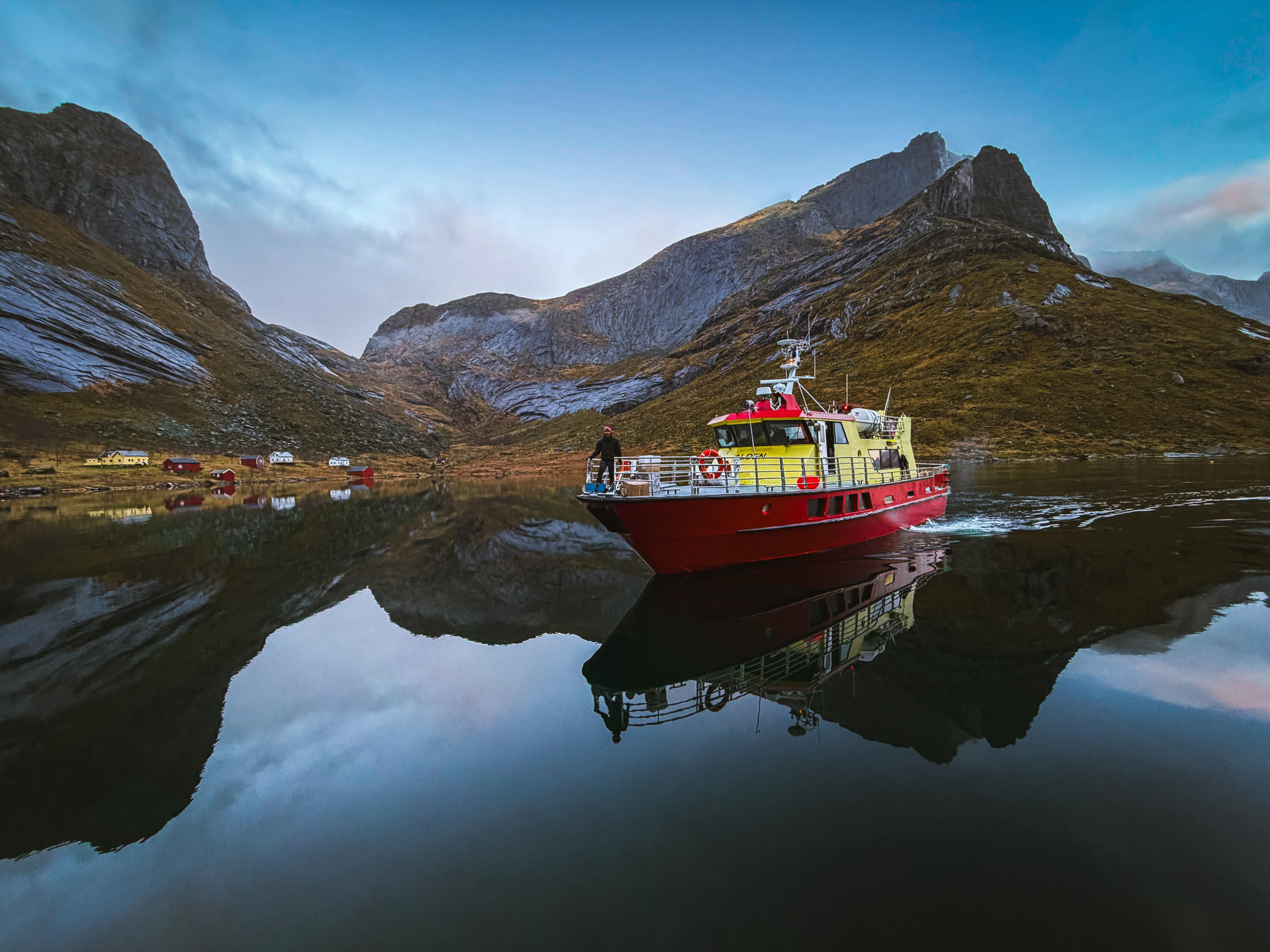 Fjord by Sea: Small-Boat Cruise to Kjerkfjorden
