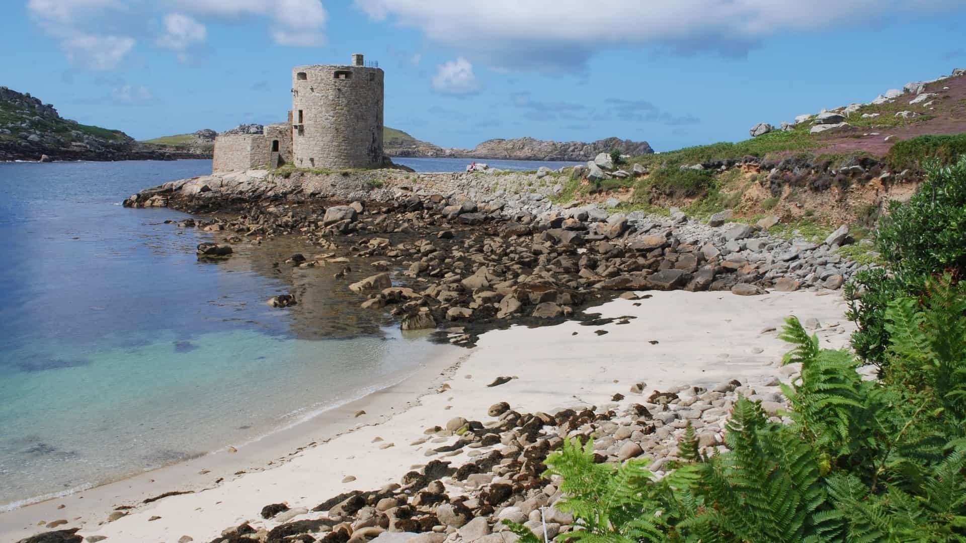 Private Walking Shore Tour: Tresco's Castles & Coastline