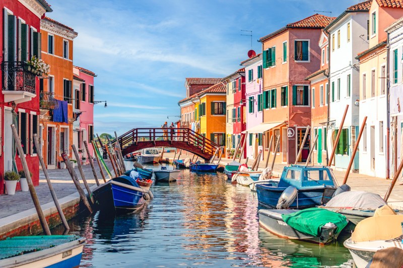 Murano Glassblowing Maestro + Burano Lace Island: Private Boat Day