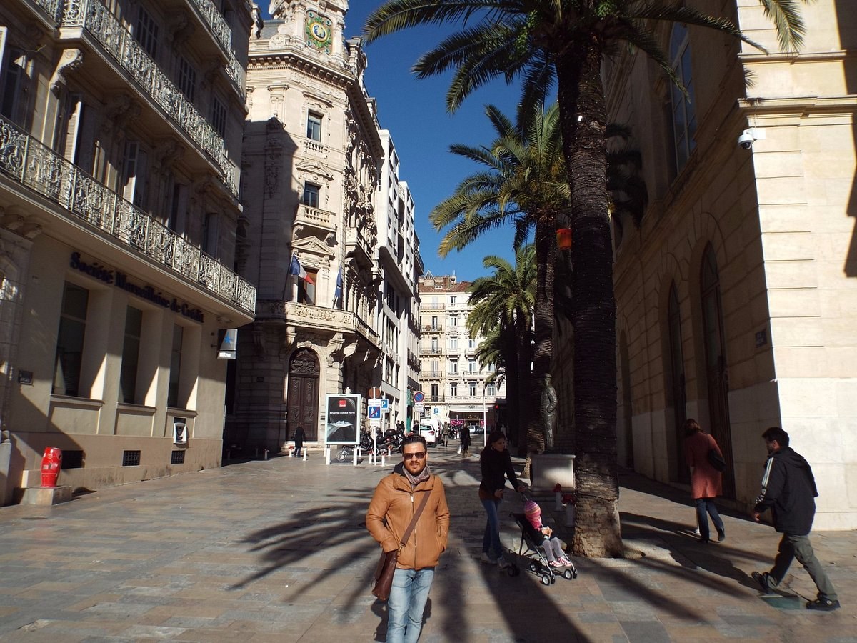 Toulon Old Town: Private Gourmet & History Walking Tour