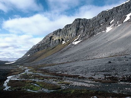 Miseryfjellet Summit Hike for Panoramic Island Views
