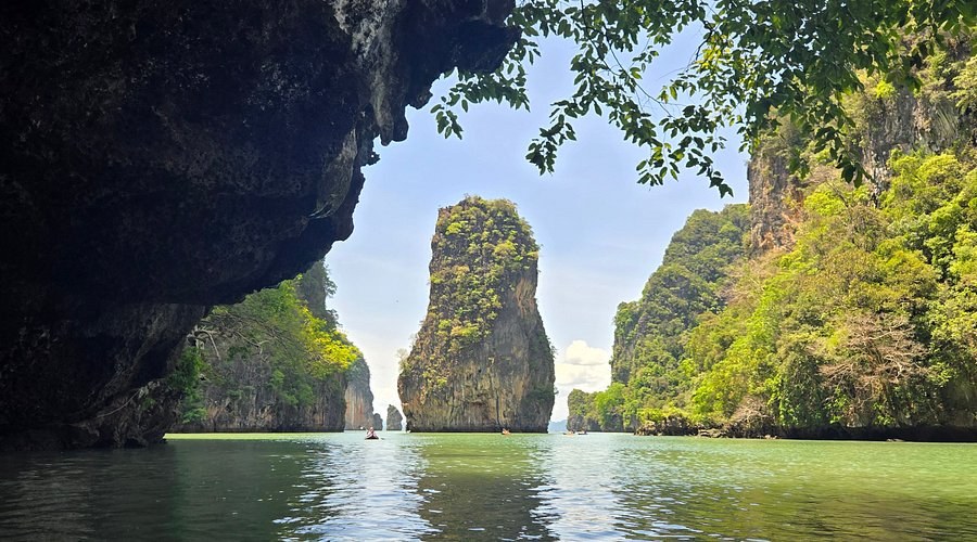 Railay's Diamond Cave & Phra Nang Beach by Foot and Kayak