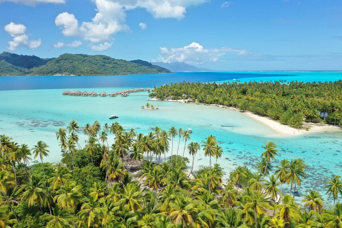 Private Tahaa Lagoon Circuit with Local Skipper
